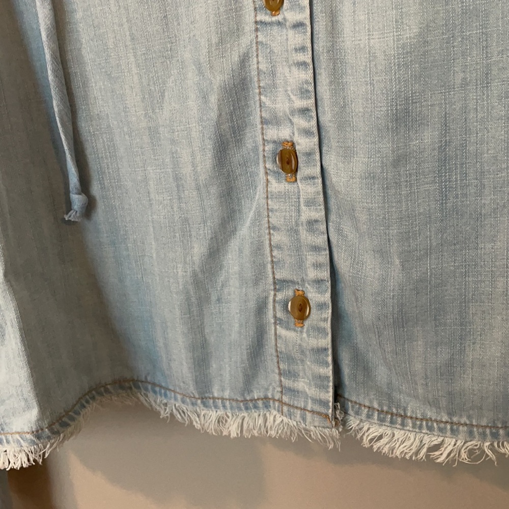 Cloth & Stone Chambray Button Down - Picture 4 of 6